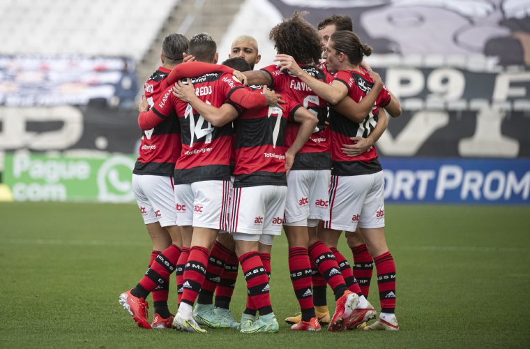 Flamengo despacha al Corinthians | Critica