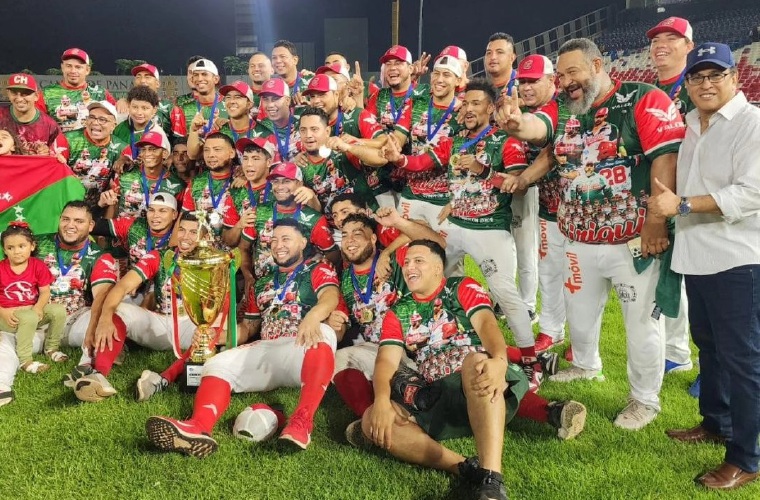 El equipo de Chiriquí conquistó el título mayor de béisbol 2024, al vencer en siete juegos a Colón. Foto: Pandeportes