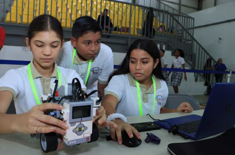 Regionales De Robótica Llegan A Panamá Este Y Darién Critica 7955