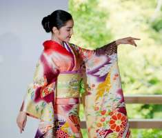 El kimono es el vestido tradicional japonés, que fue la prenda de uso común hasta los primeros años de la posguerra.  /  Foto: EFE