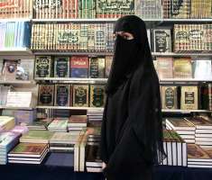 El burka, ropa tradicional usada por mujeres para salir de casa en algunos países de religión islámica, principalmente Afganistán. 
