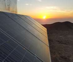 Parye del trabajo de investigación sobre la adaptación de las tecnologías solares a las condiciones ambientales salinas y de alta radiación en Chile. Foto/ EFE