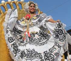 Folklore, tradición y alegría en el Desfile de Las Mil Polleras en Las Tablas 