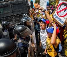 Cientos de personas participan en una manifestación para exigir el referendo para revocar al presidente venezolano, Nicolás Maduro, hoy miércoles 7 de septiembre del 2016, en la ciudad de Mérida (Venezuela).  /  Foto: EFE