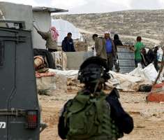 El Ejército israelí comenzó a demoler hoy decenas de viviendas en el distrito de Hebrón, en el sur del territorio ocupado de Cisjordania, con el fin de evacuar la zona de palestinos, denunció la ONG Breaking the Silence.