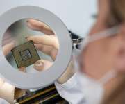 La industria de semiconductores registrará avances en el apilamiento de chips 3D encapsulados (chiplets), y nuevos materiales y técnicas de litografía, según el informe TV2024.   Foto: Freepik / EFE