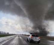 Un tornado arrasó los suburbios de Omaha, Nebraska y dañó cientos de casas, estructuras y kilómetros de tierras de cultivo.