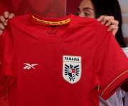 La nueva camiseta de la selección panameña de fútbol. /Foto: EFE