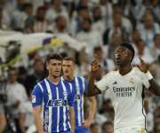 El delantero del Real Madrid Vinicius Jr. celebra su segundo gol durante el partido de la jornada 36 de LaLiga que Real Madrid y Deportivo Alavés. Foto: EFE