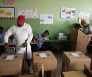 Ciudadanos votan este domingo en Santo Domingo (República Dominicana). EFE