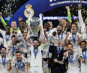 'Nacho' levantó el trofeo de Liga de Campeones número 15 del Real Madrid. /Foto: EFE