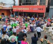 El folclor no puede faltar como parte de las delegaciones estudiantiles.