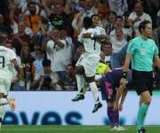 Los jugadores brasileños del Real Madrid, Vinicius y Rodrigo, celebran el segundo gol del equipo. /EFE