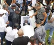 José María Infanzón Castro, mejor conocido como "Media Luna", fue sepultado ayer en el cementerio municipal de Juan Díaz. Foto: Alexander Santamaría