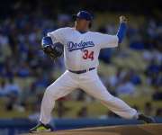 El mexicano Fernando Valenzuela lanzó para los Dodgers de Los Angeles, que a partir de este viernes disputará la Serie Mundial ante los Yankees de Nueva York.