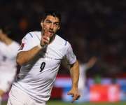 Luis Suárez de Uruguay celebra un gol hoy, /Foto: EFE
