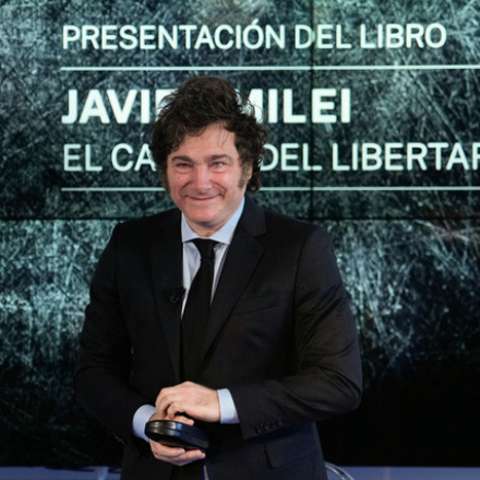El presidente de Argentina, Javier Milei, durante la presentación de su libro “El camino del libertario” este viernes en el Auditorio del diario &#039;La Razón&#039;, en Madrid. EFE