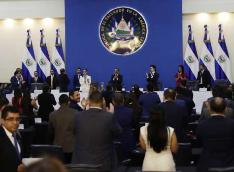 Diputados de la Asamblea Legislativa participaron en la última sesión plenaria en Antiguo Cuscatlán (El Salvador). EFE
