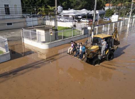  inundaciones en los alrededores del asilo Padre Cacique, ubicado a orillas del lago Guaíba en la ciudad de Porto Alegre (Brasil). EFE