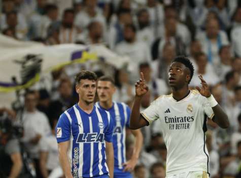 El delantero del Real Madrid Vinicius Jr. celebra su segundo gol durante el partido de la jornada 36 de LaLiga que Real Madrid y Deportivo Alavés. Foto: EFE