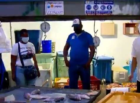 Conguean a vendedores de mariscos | Critica