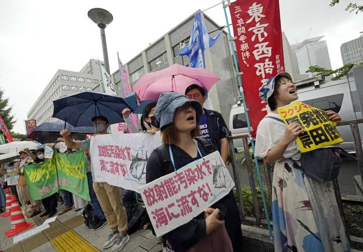 ¡Temor! Japoneses en contra del vertido del agua de Fukushima