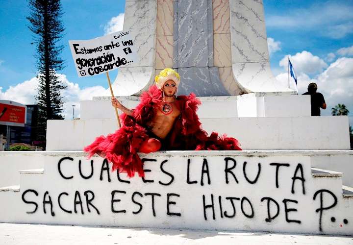  Lady Drag, el icónico personaje que protesta contra el Gobierno salvadoreño