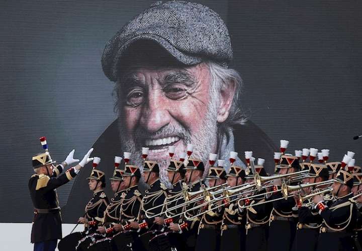 Francia despide al legendario actor Jean Paul Belmondo con un funeral de lujo 