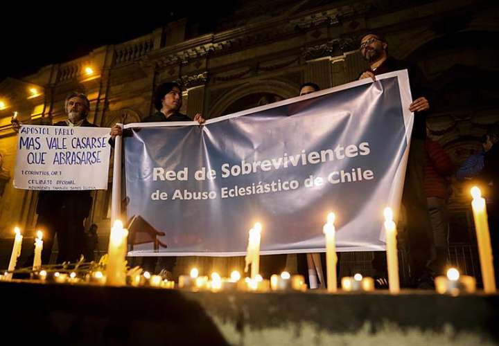 Actualmente hay 119 causas abiertas por la presunta comisión de delitos sexuales por parte de personas relacionadas con la Iglesia católica, según información de Fiscalía Nacional de Chile. EFE/Archivo