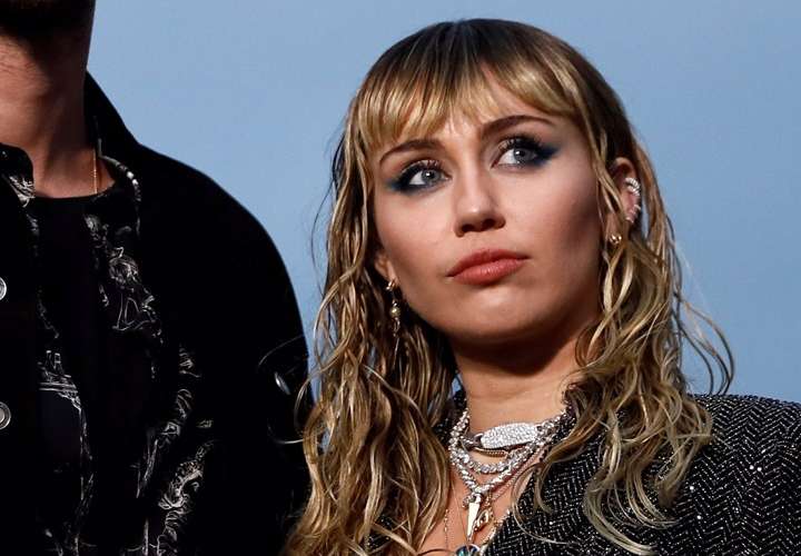 Miley Cyrus se venga de su ex con "Flowers", como Shakira