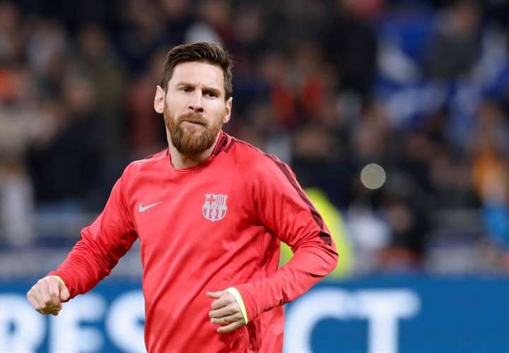 Leo Messi se convirtió en claro protagonista de la jornada al firmar una victoria clave del Barcelona en Sevilla con un nuevo triplete, el 50 que logra como profesional. EFE/Archivo