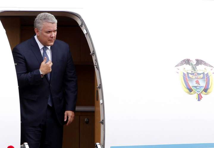 Presidentes de Colombia y Rep. Dominicana llegan a Panamá 