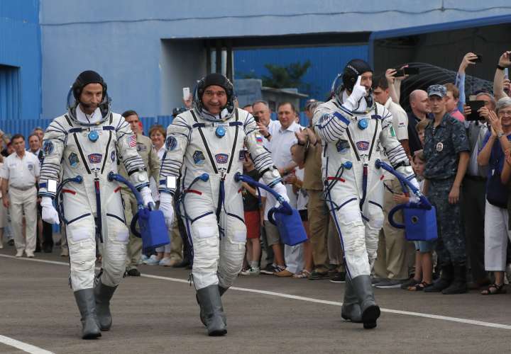 Astronautas conmemoran los 50 años del viaje a la luna 