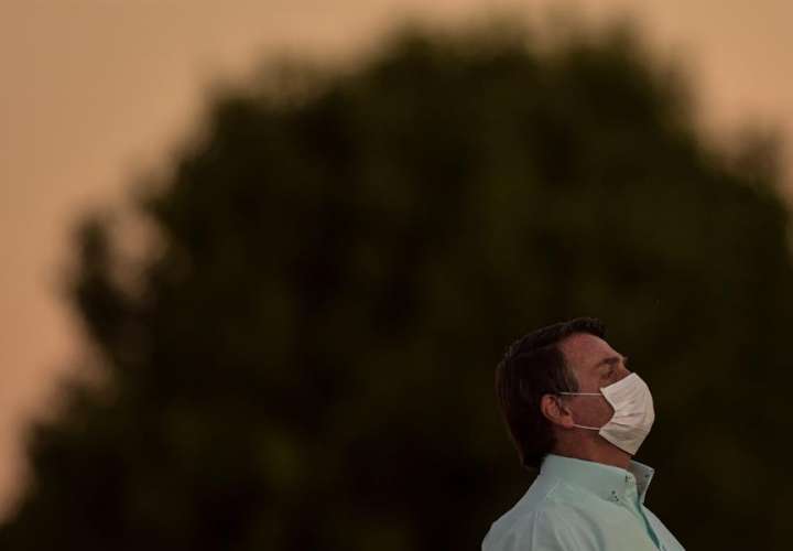  Bolsonaro vuelve a desafiar a la pandemia: "¿Tienen miedo de qué? ¡Enfrenten!"