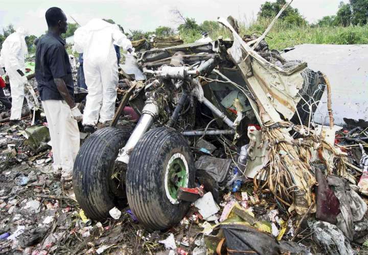  Mueren siete ocupantes al estrellarse un avión en la capital de Sudán del Sur