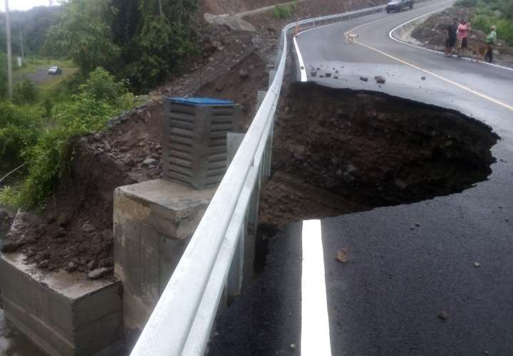 Colapsa carretera en Chiriquí 