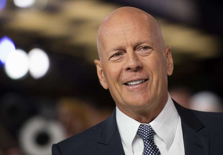 Bruce Willis está malo; no puede hablar bien y hace lo que puede
