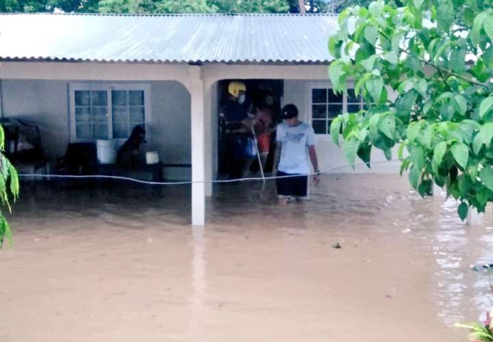 Fuertes lluvias dejan afectaciones en distritos de Herrera