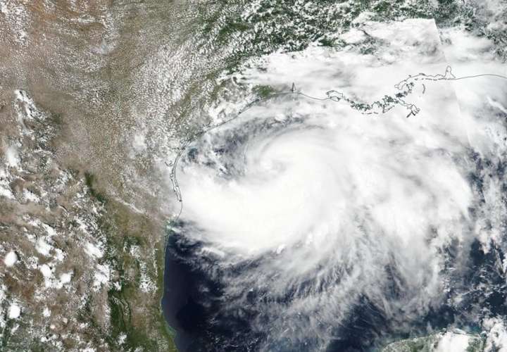  Hanna avanza como huracán a Texas y la tormenta Gonzalo está rumbo a Trinidad