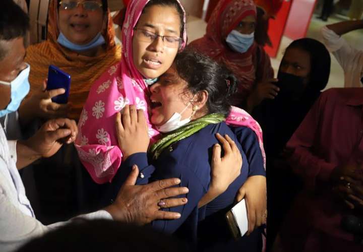  Aumentan a 17 los muertos en explosión de aire acondicionado en Bangladesh