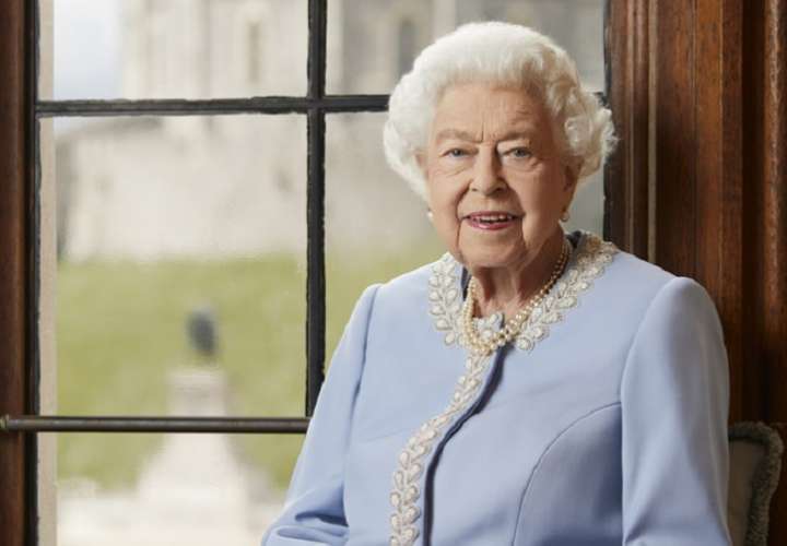 Reino Unido celebra con lujos los 70 años de la reina en el trono