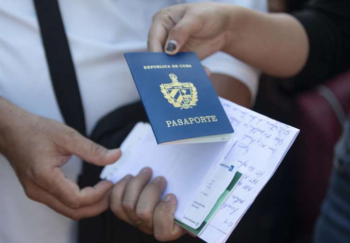 Panamá pospone 3 días visado de tránsito para cubanos tras quejas