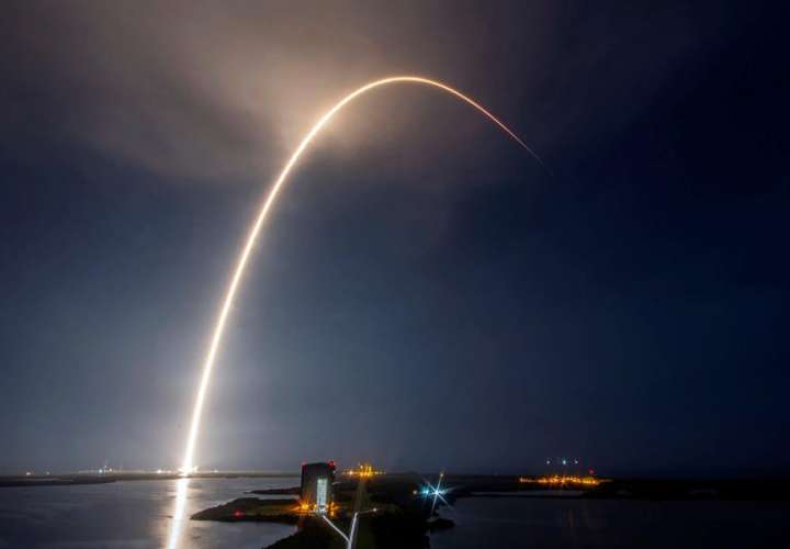  SpaceX sigue aumentando su red de satélites para internet