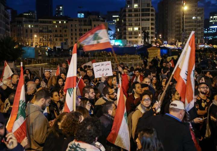 Segunda noche de violentas protestas en Líbano con una veintena de heridos
