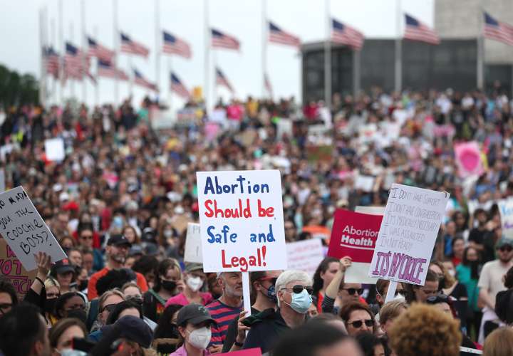 Cientos de mujeres exigen en EE.UU. que se mantenga el aborto legal