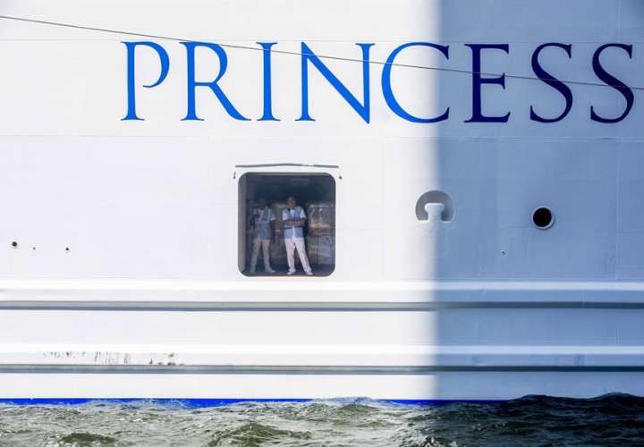  Mueren dos personas a bordo del Coral Princess rumbo al puerto de Miami