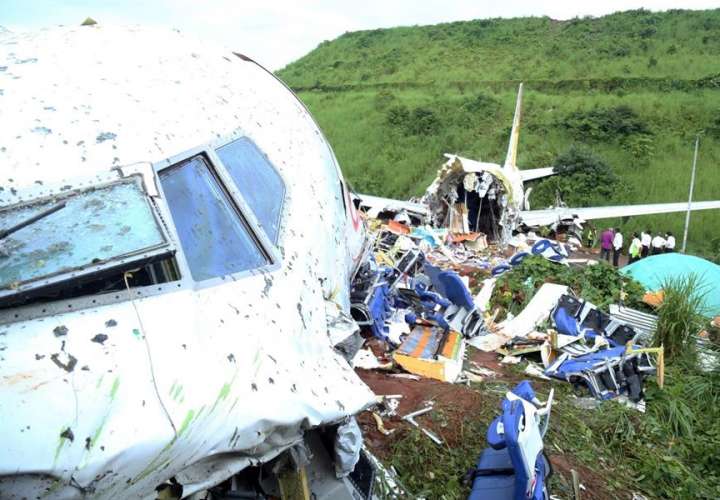  Aumentan a 18 los muertos en accidente de avión de repatriación en la India