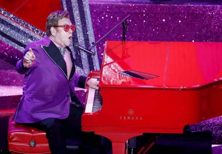  Elton John saca una colección de 16 canciones con algunos artistas