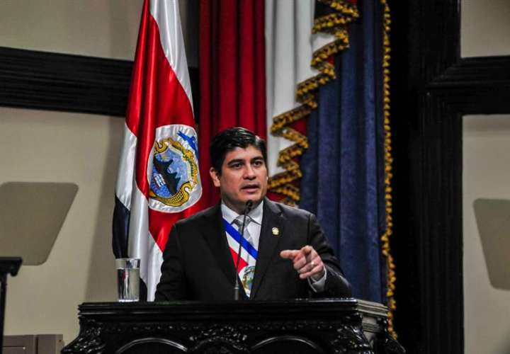 Alvarado dice que Costa Rica estuvo "al borde de la quiebra"