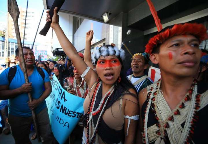 Indígenas de Ecuador rechazan ampliación de explotación petrolera en Amazonía